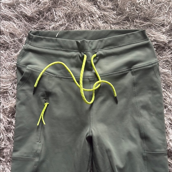 NWOT Avalanche Green Leggings with Neon Yellow Drawstring Sz S - Picture 3 of 3